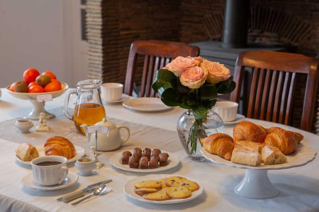 Bed and Breakfast Couette & Confitures Nojeon-en-Vexin Екстер'єр фото